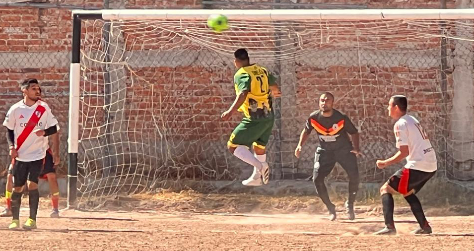 FIRME EN SUPERLIDERATO…